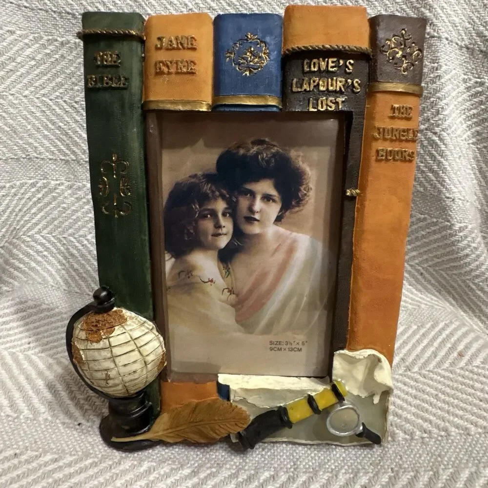 Vintage Resin Classic Books Novelty Picture Frame 3.5x5 Globe